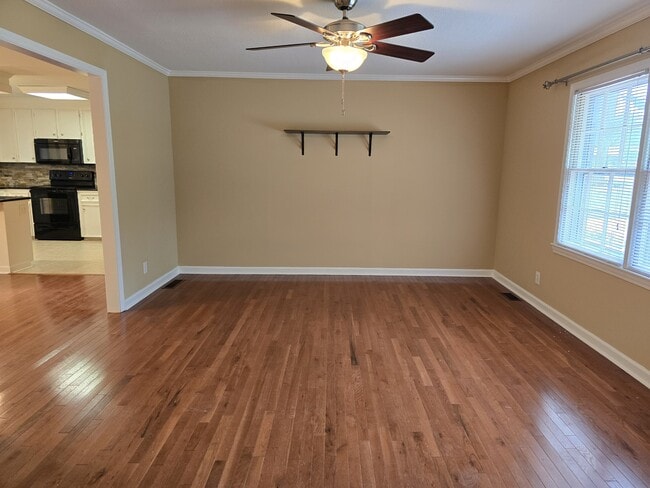 Building Photo - 4680 Forest Manor Dr