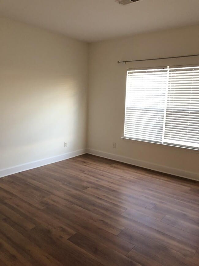 Building Photo - 8221 Lenox Creekside Dr