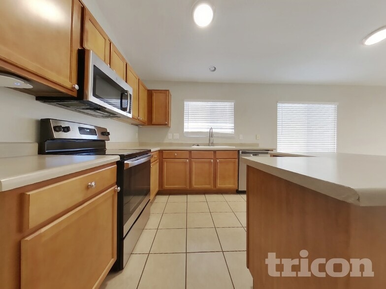 Building Photo - 22371 W Solano Dr