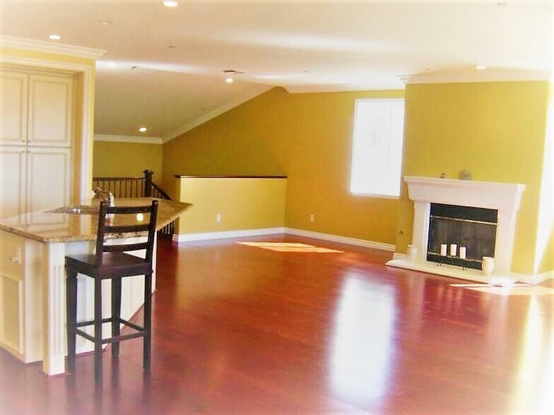 Building Photo - 1211 Chesapeake Dr