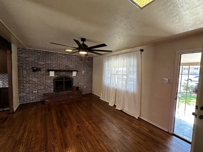 Building Photo - Charming Home in Athmar Park