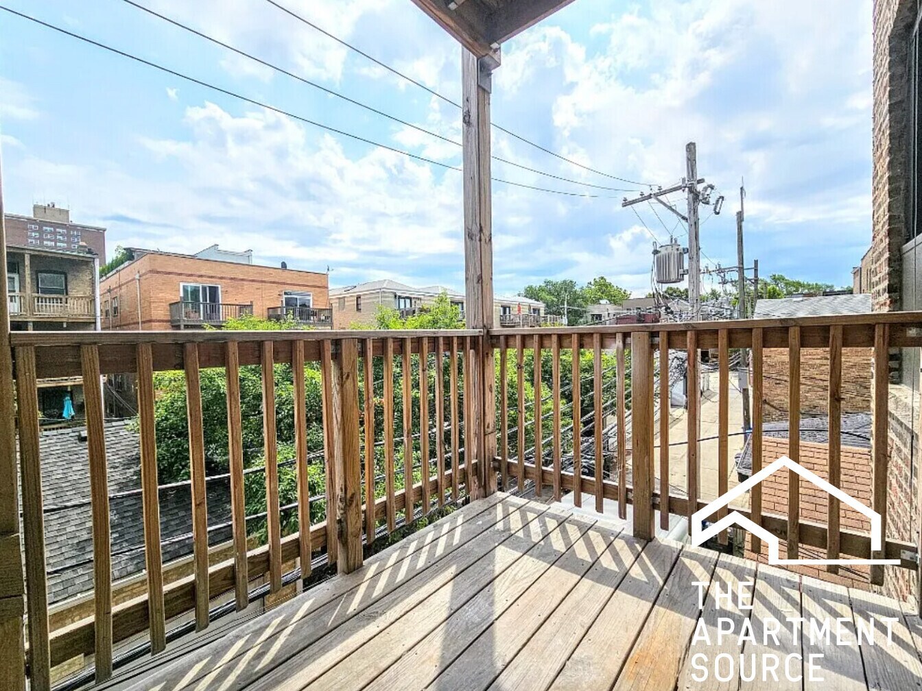 Building Photo - 3935 N Janssen Ave