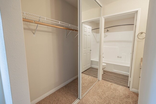 Building Photo - Warner Center 1 Bedroom Condo for Rent in Woodland Hills!