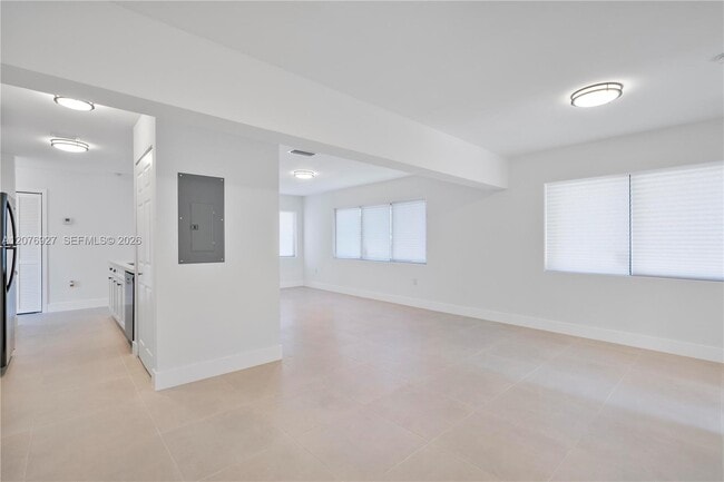 Building Photo - 490 NE 141st St