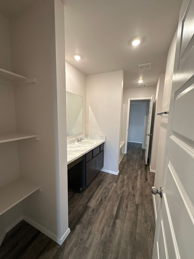 Building Photo - *Preleasing Now!*- Four Bedroom | Two Bath Home in Park Place