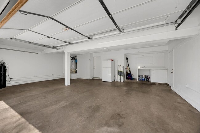 Building Photo - Beautiful Remodeled Two Story 4 Bed 2.5 Bath Home w/ Solar + 3 Car Garage