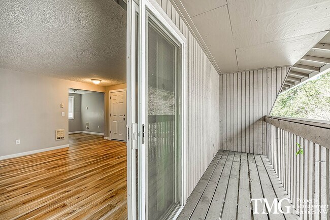 Building Photo - Bright Upper-Level 2 BD with Covered Deck