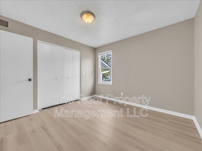 Building Photo - 1911 Chateau Dr