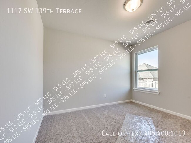 Building Photo - 1117 SW 139th Ter