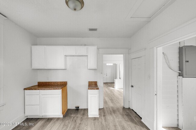 Building Photo - 522 W 21st St