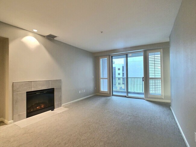 Building Photo - Huge 2 Bedroom/2 Bath Condo at Park Townsend in Downtown San Jose