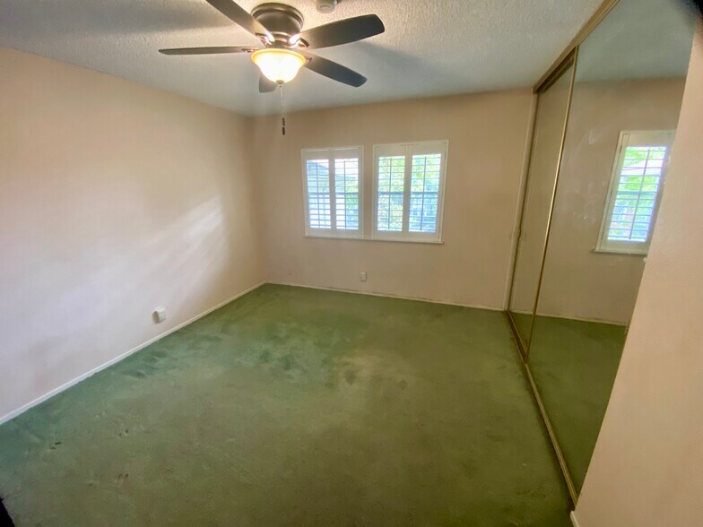 Building Photo - 5882 Bowcroft St