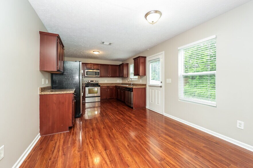 Building Photo - 538 Elderberry Way