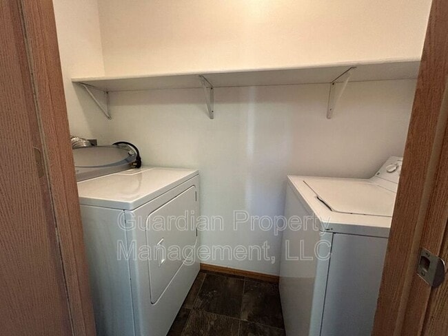 Building Photo - 330 E 4th St