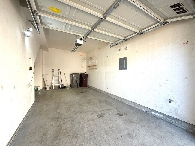 Building Photo - Stylish 2-Bedroom Condo in Gated Community with Balcony & Amenities