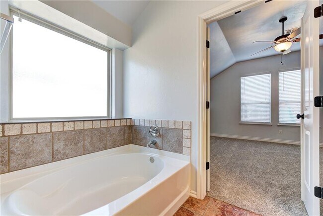 Building Photo - 2405 SW 137th St