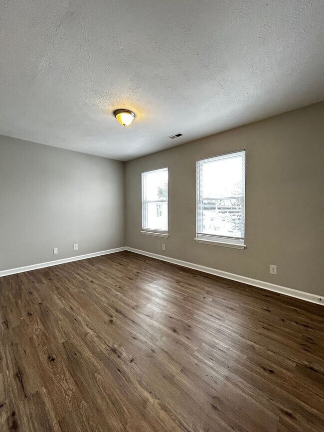 Building Photo - 408 Bainbridge Ct