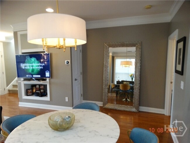Building Photo - 323 Lakeview Dr