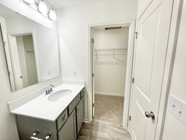 Building Photo - Charming Townhome community   3br 2.5ba with a cooks kitchen with island minutes from I-85 and sh...