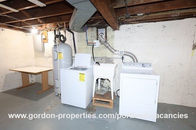 Building Photo - MOVE IN SPECIAL: SE Cesar E Chavez Blvd - ...
