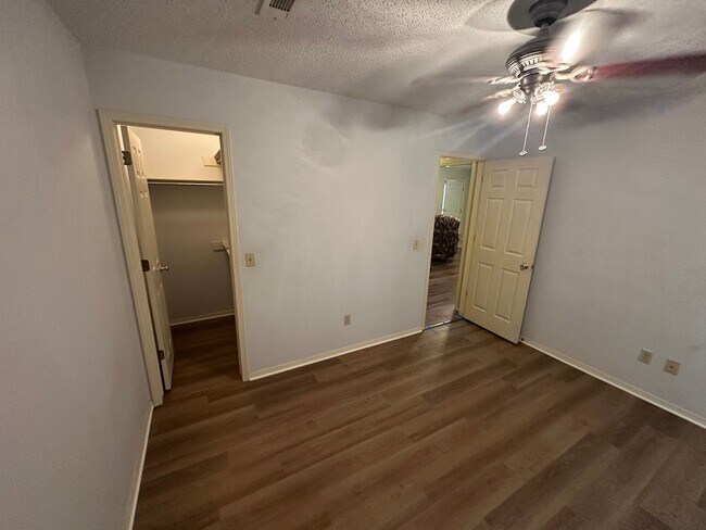 Building Photo - 3-Bed, 2-Bath Home in Central Springdale - Fully Fenced in Backyard and 2x Car Garage!
