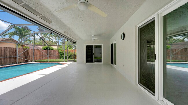 Building Photo - 20977 Country Creek Dr