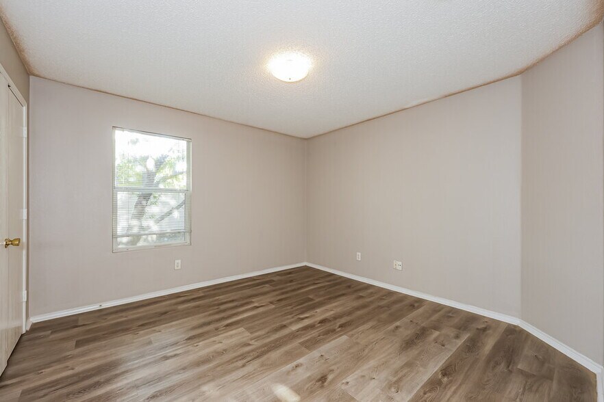 Building Photo - 548 Magdalen Ave