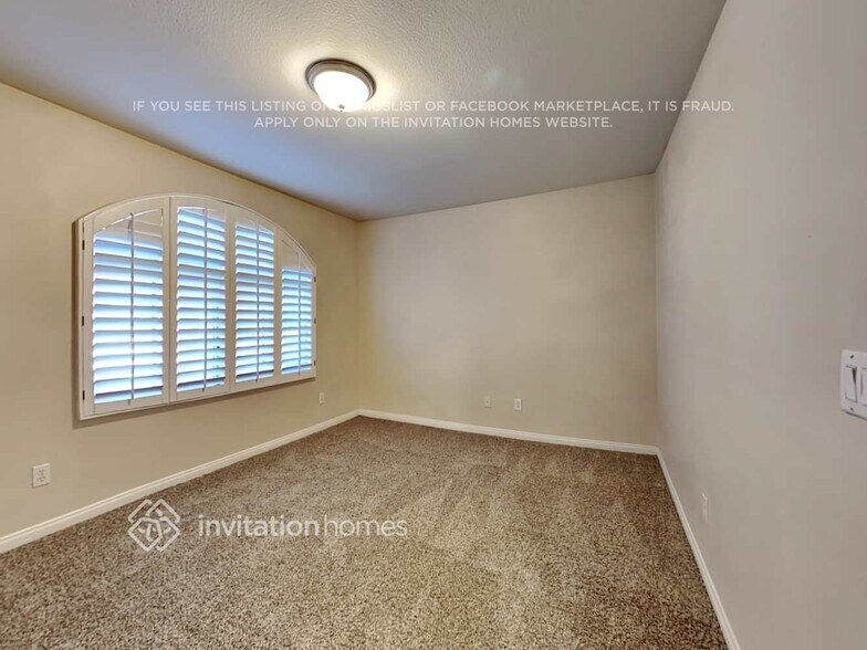 Building Photo - 2405 Eagleridge Dr