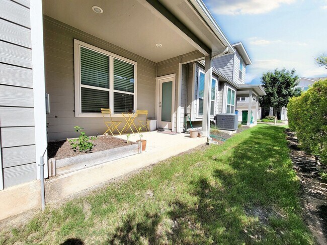 Building Photo - Modern 3/BR 2.5/Bath Home with Covered Dec...
