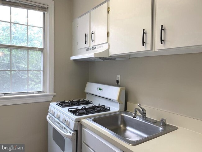 Building Photo - 26 S Old Glebe Rd