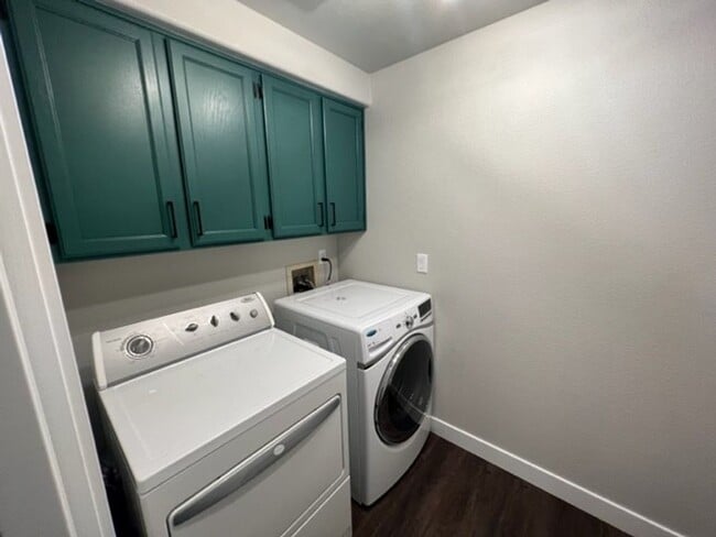 Building Photo - 3bd 2 bth rambler