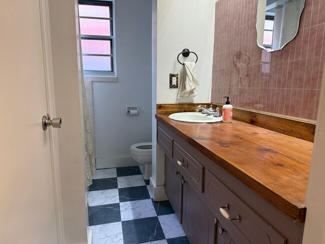 Building Photo - Spacious 4BR House in Tulsa