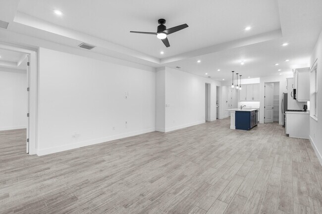 Building Photo - 10646 Hensley St