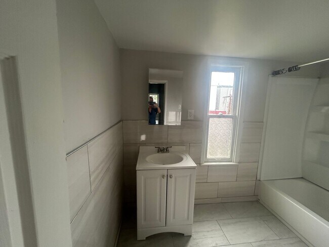 Building Photo - Nice 2Br house with or without voucher