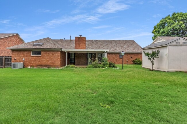 Building Photo - 6613 Stephan Ridge Dr