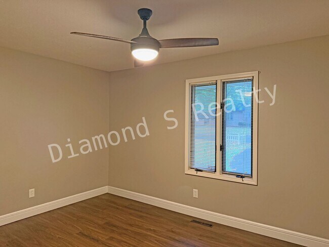 Building Photo - 3417 S Virginia Ave