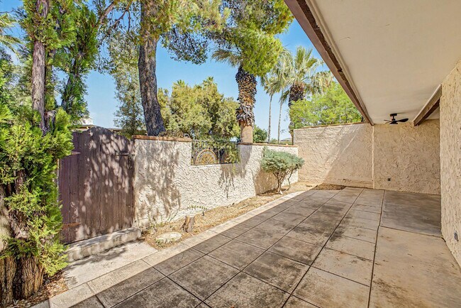 Building Photo - 37210 N Tranquil Trail