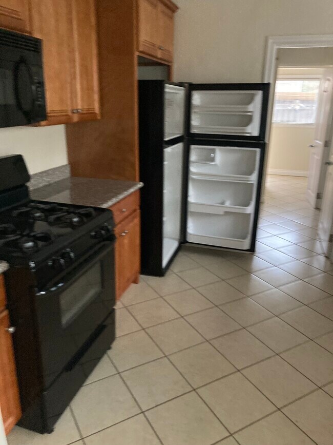 Building Photo - 500 N Harper Ave