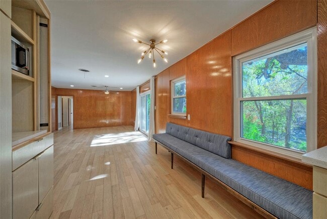 Building Photo - 1709 Mariposa Dr