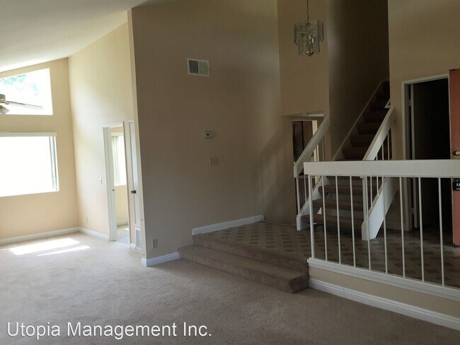 Building Photo - 4 br, 2.5 bath House - 7965 Hillandale Drive