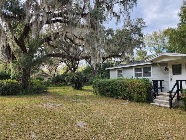 Primary Photo - 3 Bedroom 1 Bathroom House