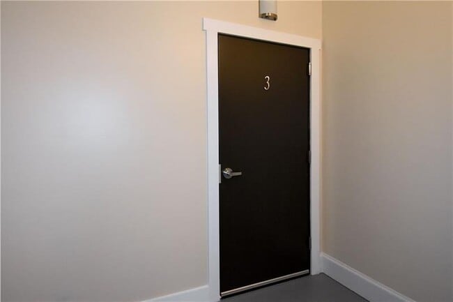 Building Photo - 2301 Mission St