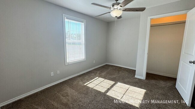 Building Photo - 755 W Knox St