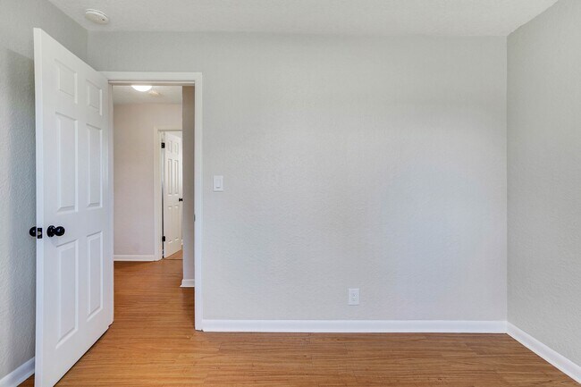 Building Photo - Well kept 3 bed, 1 bath in NE Salem