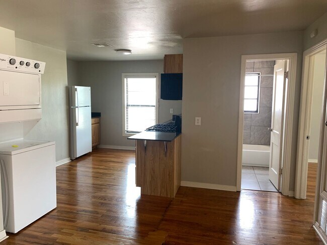 Building Photo - One Bedroom in Plaza District-$500 Off in ...