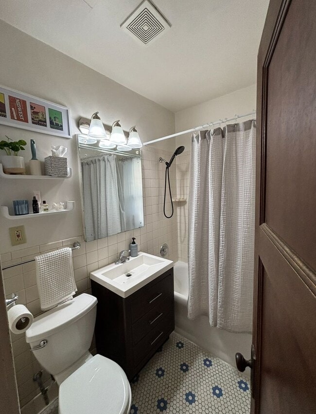 Building Photo - 3822-3824 N Maryland Ave.