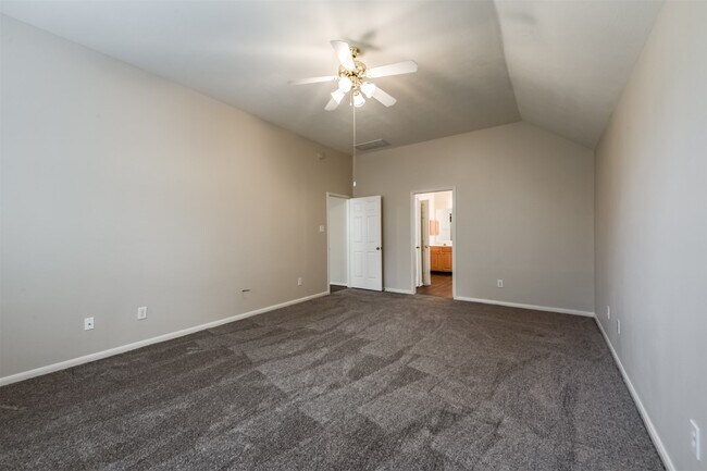 Building Photo - 17515 Fairgrove Park Dr