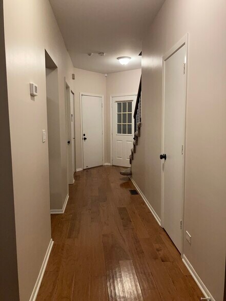 Building Photo - 1497 Golfview Dr