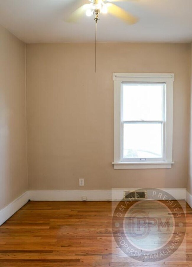 Building Photo - Comfortable 1 Bedroom/1 Bathroom/Aksarben-...