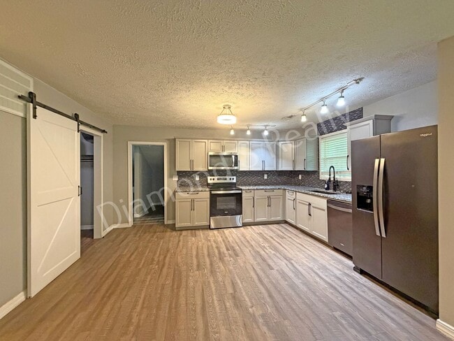 Building Photo - Spacious, Clean 3 Bedroom Home + Bonus Room Available!